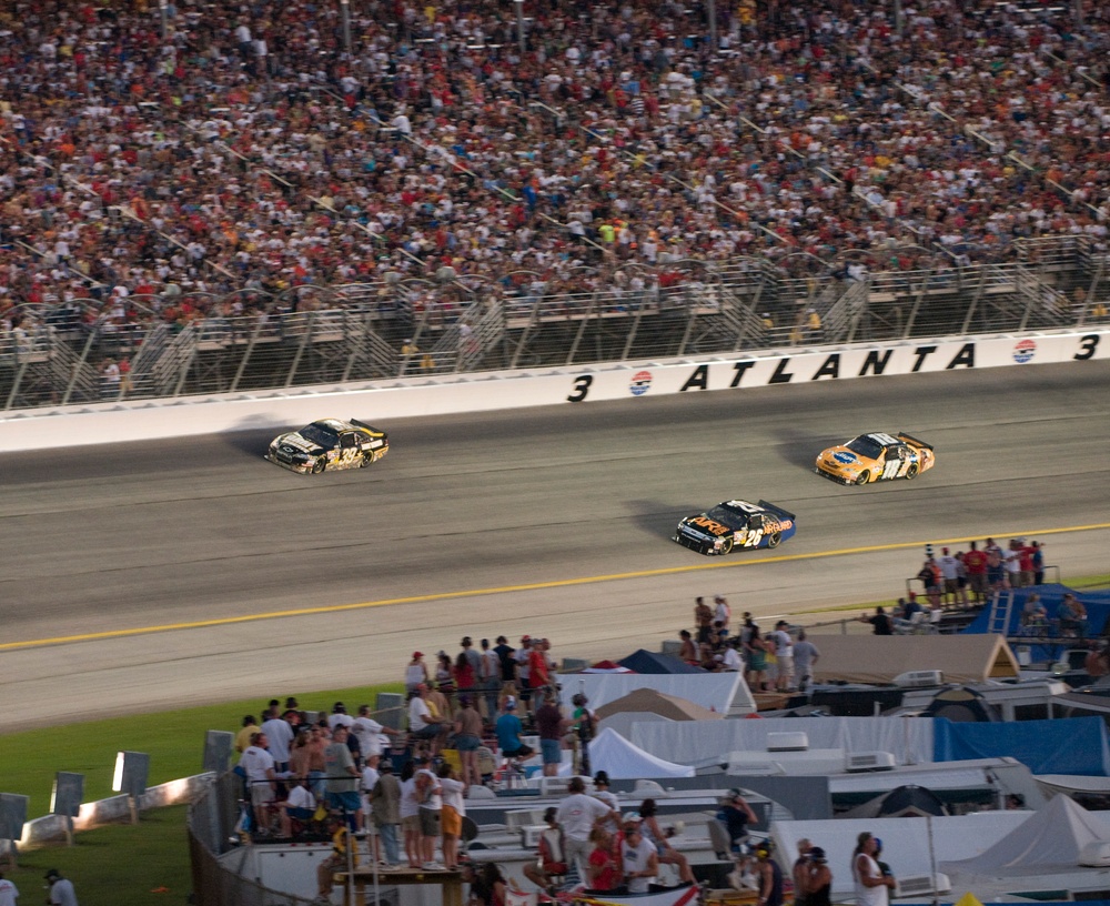 Army Reserve races in the NASCAR Sprint Cup Series Emory Healthcare 500-First 100 laps