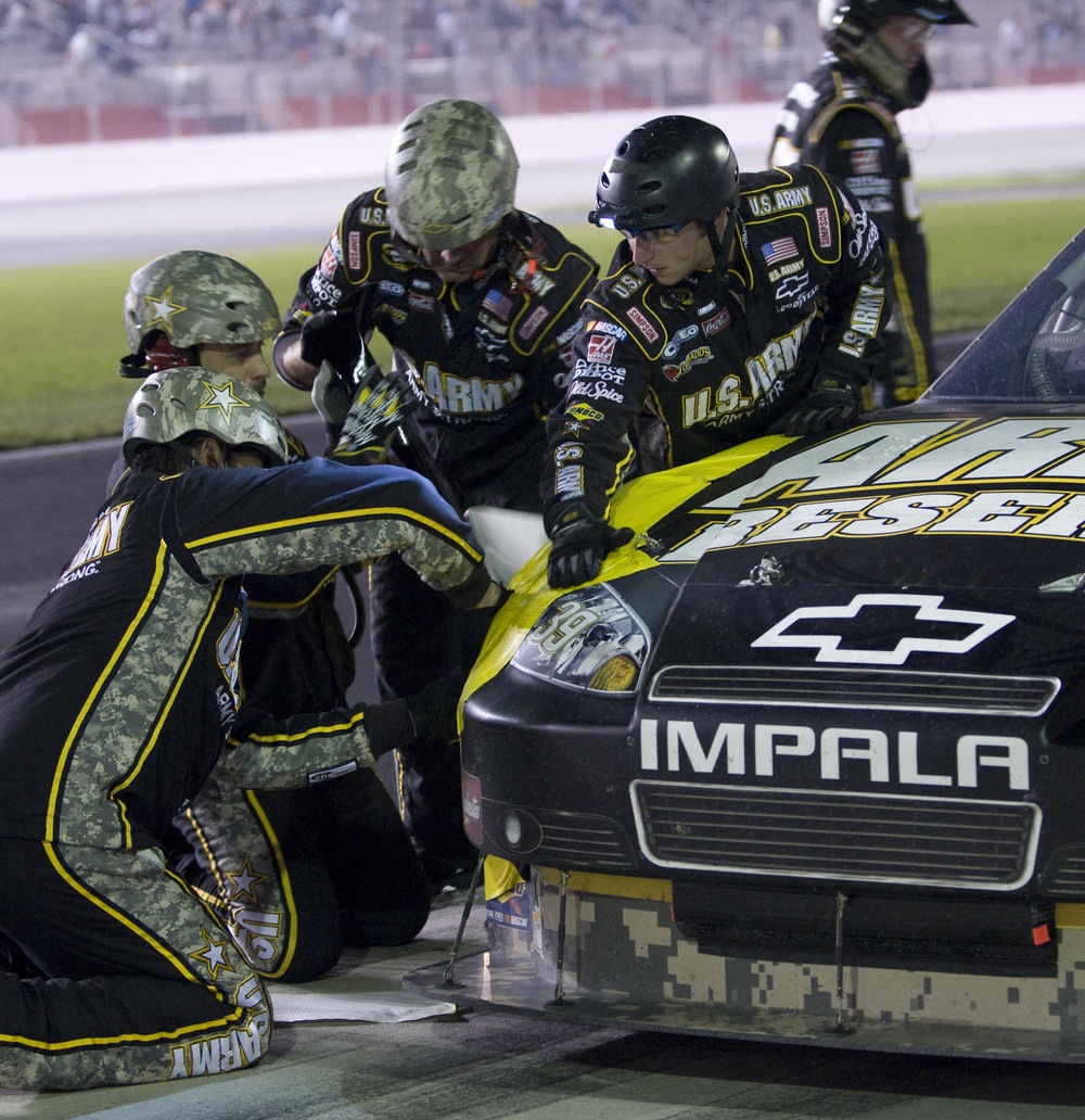 Army Reserve Races in the NASCAR Sprint Cup Series Emory Healthcare 500-First 100 Laps