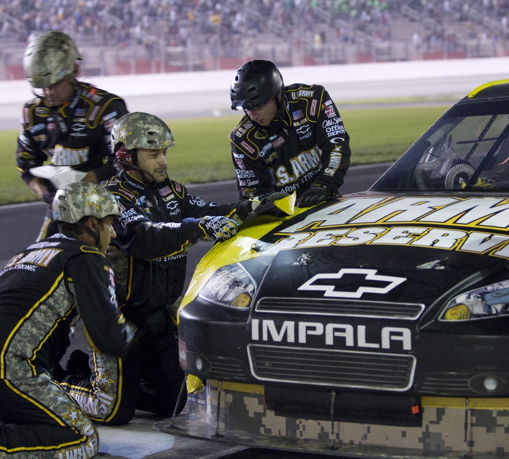 Army Reserve Races in the NASCAR Sprint Cup Series Emory Healthcare 500-First 100 Laps