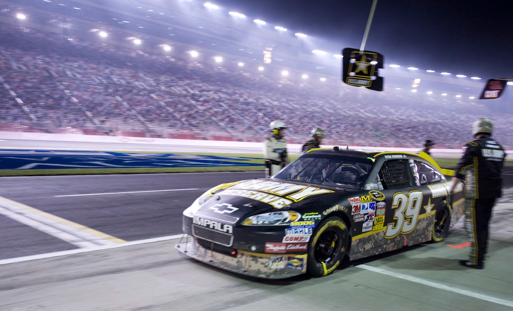 Army Reserve Races in the NASCAR Sprint Cup Series Emory Healthcare 500-First 100 Laps