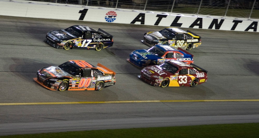Reserve Races in the NASCAR Sprint Cup Series Emory Healthcare 500-Closing Laps