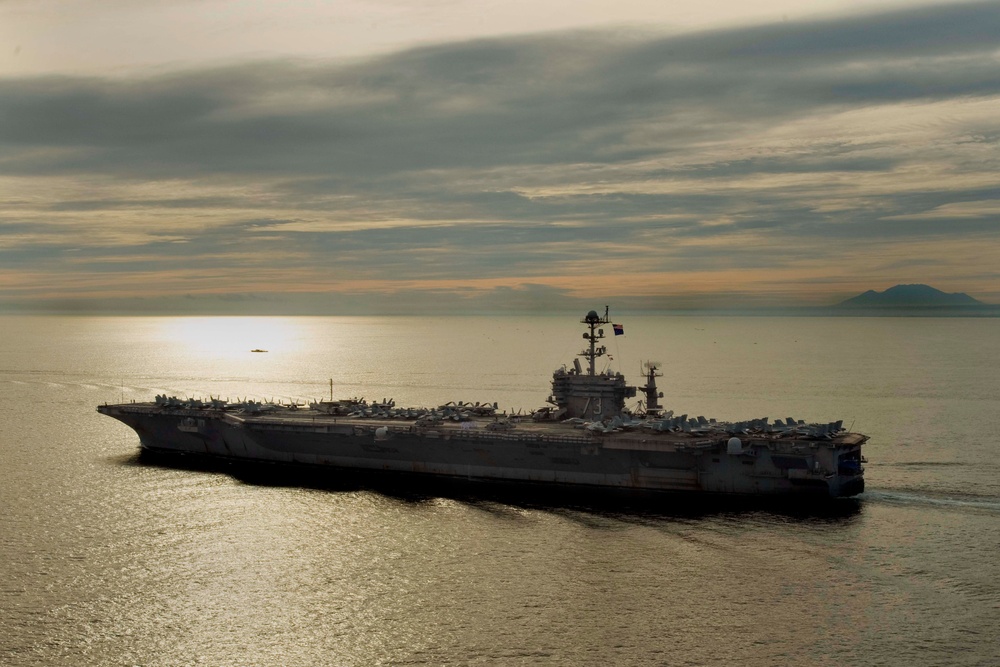 USS George Washington in Manila