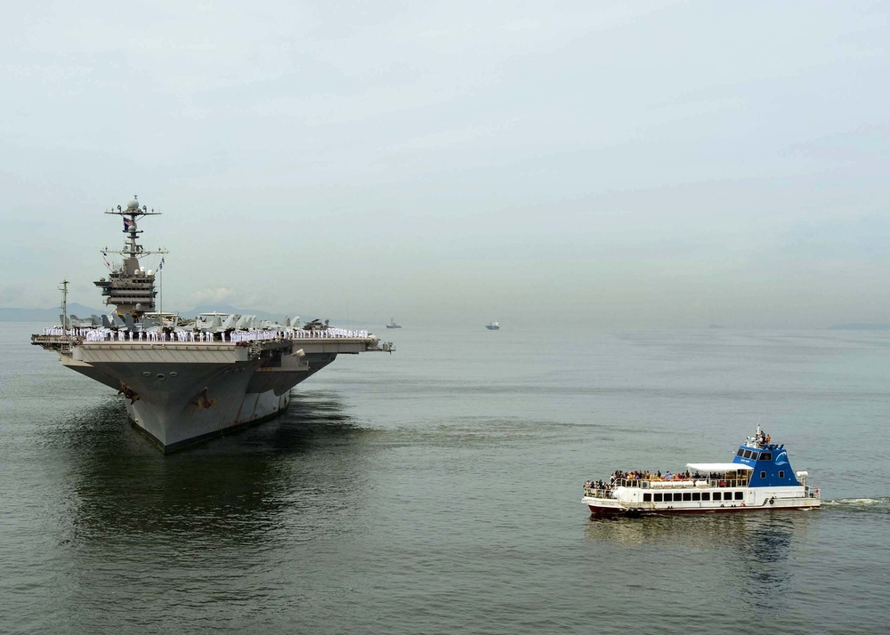 USS George Washington in Manila