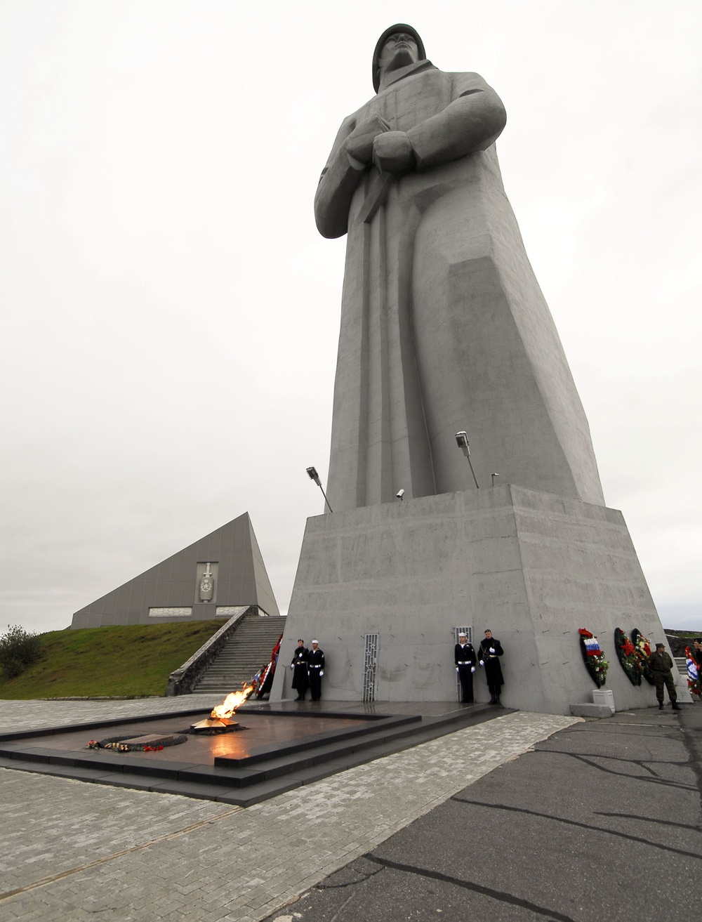 U.S., Russian sailors participate in ceremony