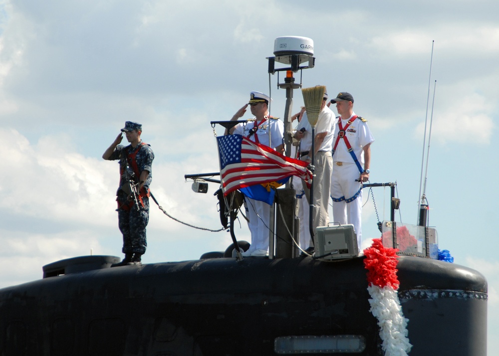 USS Norfolk returns home