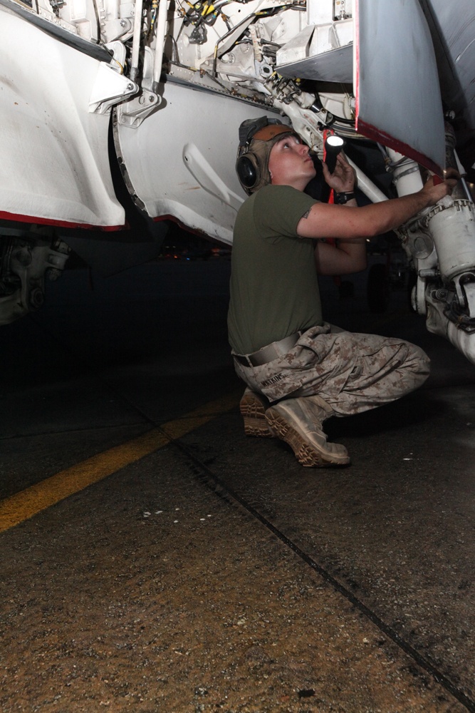 Burning the midnight oil: Night crew maintenance efforts keep Fightertown aircraft flying