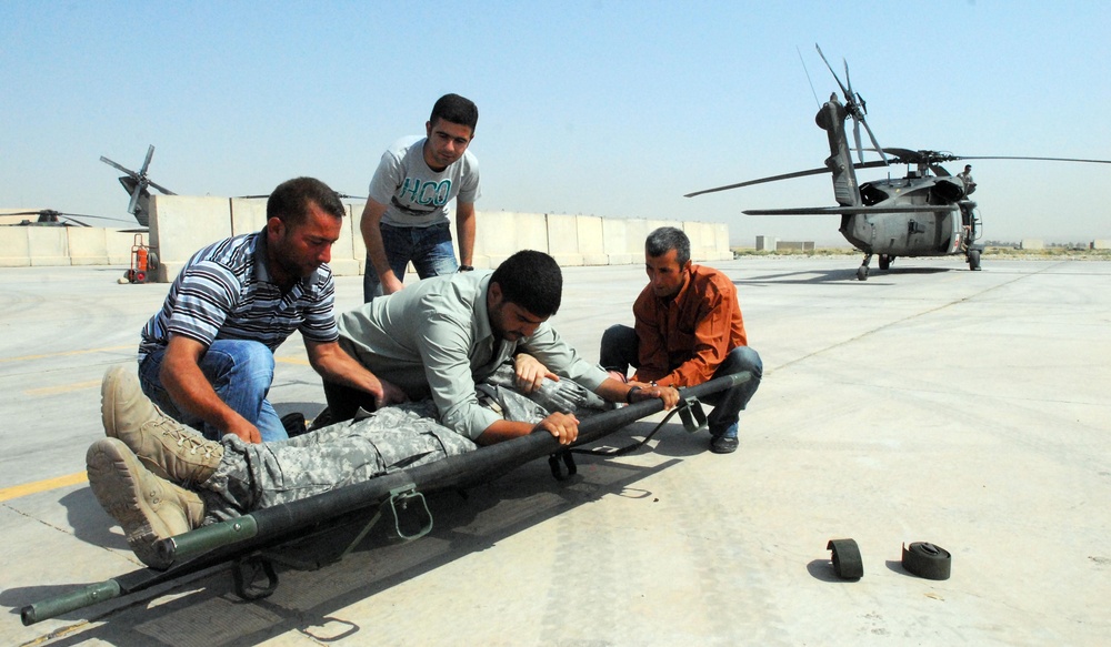 Iraqi medics receive MEDEVAC training