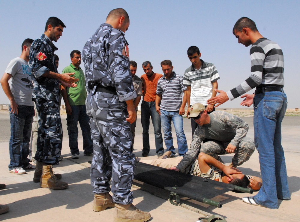 Iraqi medics receive MEDEVAC training