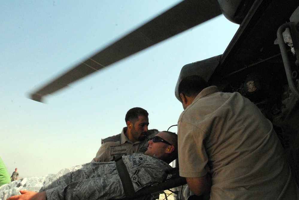 Iraqi medics receive MEDEVAC training