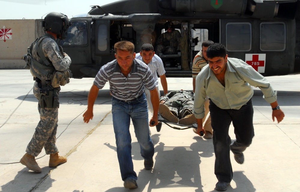 Iraqi medics receive MEDEVAC training