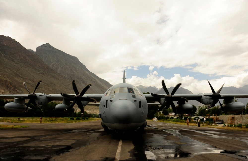 Marines Bring Humanitarian Aid