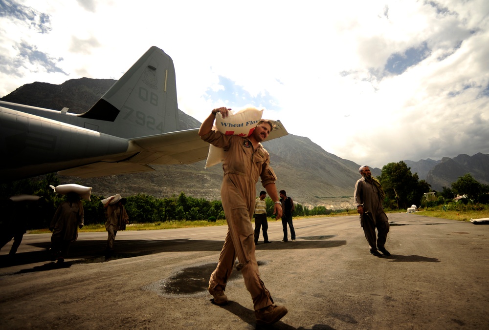 Marines Bring Humanitarian Aid