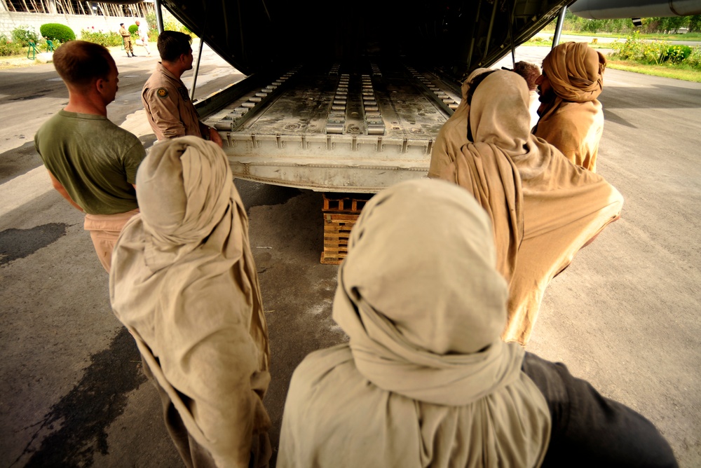 Marines Bring Humanitarian Aid