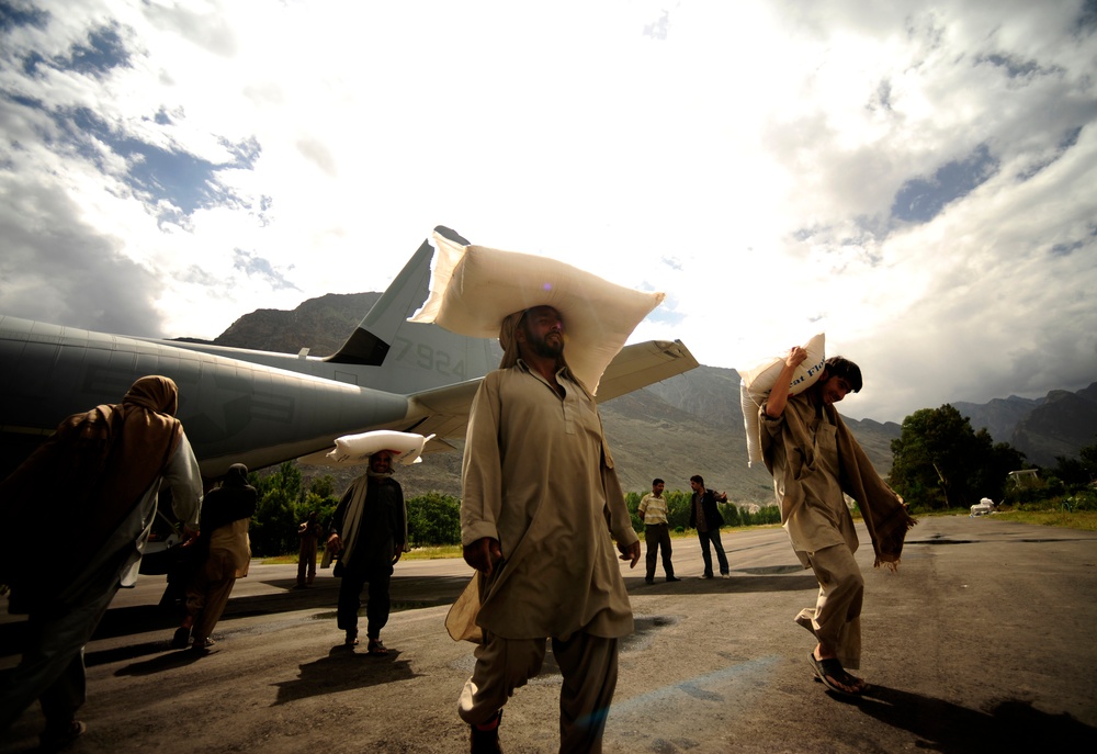 Marines Bring Humanitarian Aid