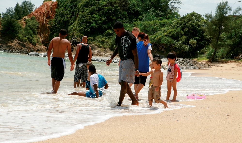 Children Enjoy Beach With Schwab Marines, Sailors