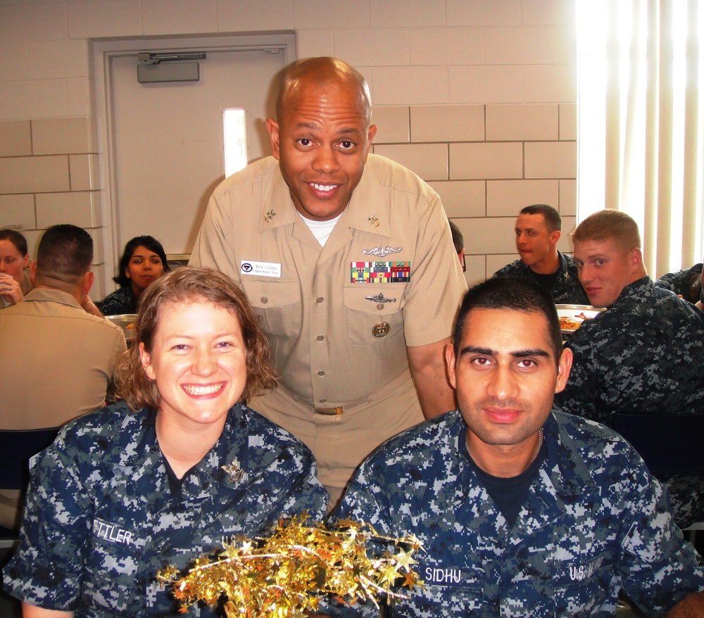 SPAWAR Sponsors Recruits, Celebrates with New Sailors