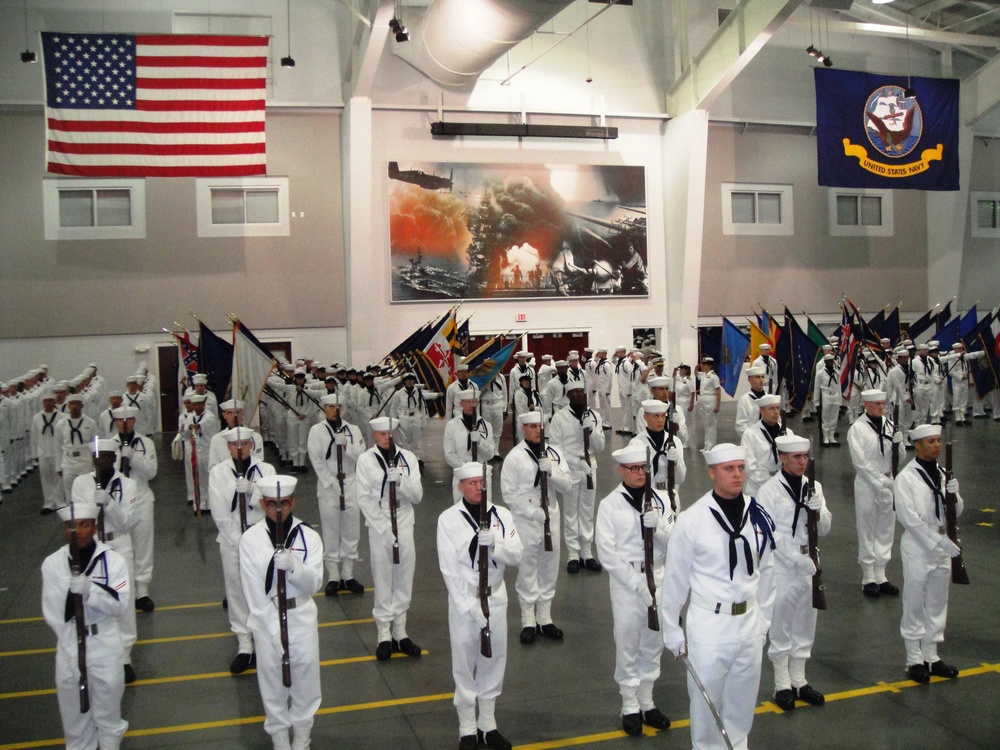 SPAWAR Sponsors Recruits, Celebrates with New Sailors