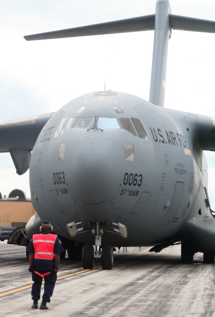 Altus C-17 Crew Holds Air Demonstration As Part of Scott AFB Airshow