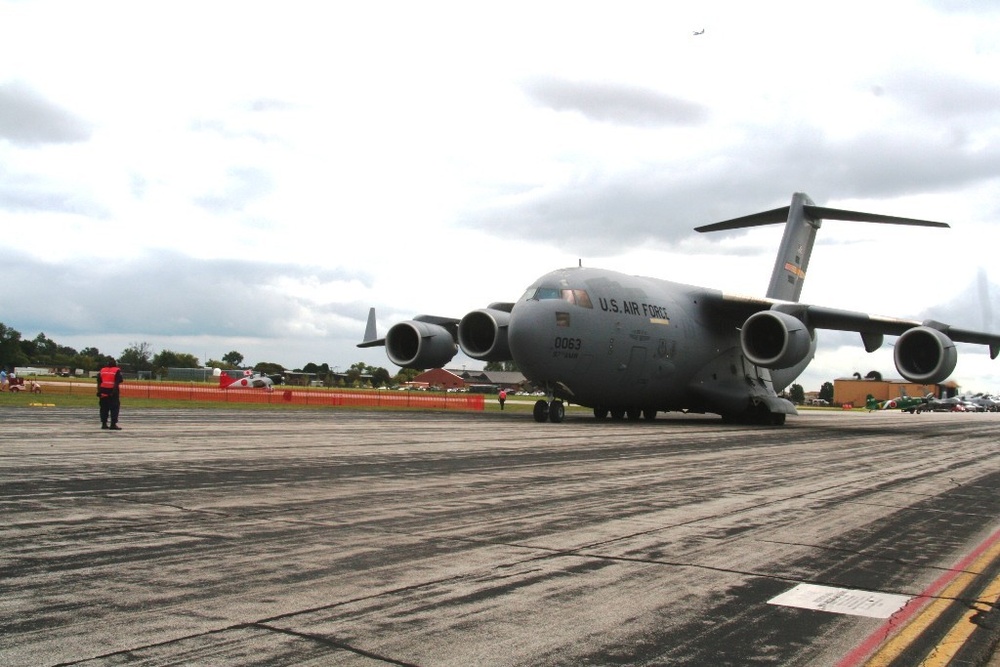 Altus C-17 Crew Holds Air Demonstration As Part of Scott AFB Airshow