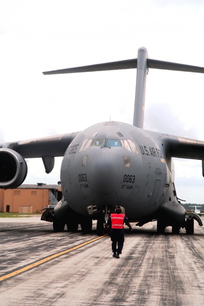 Altus C-17 Crew Holds Air Demonstration As Part of Scott AFB Airshow