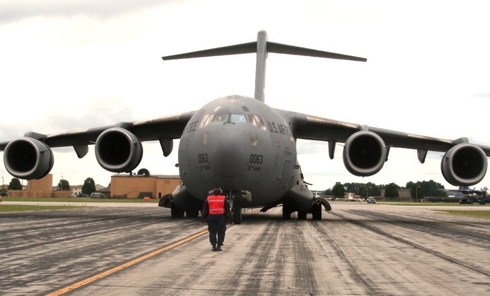 Altus C-17 Crew Holds Air Demonstration As Part of Scott AFB Airshow