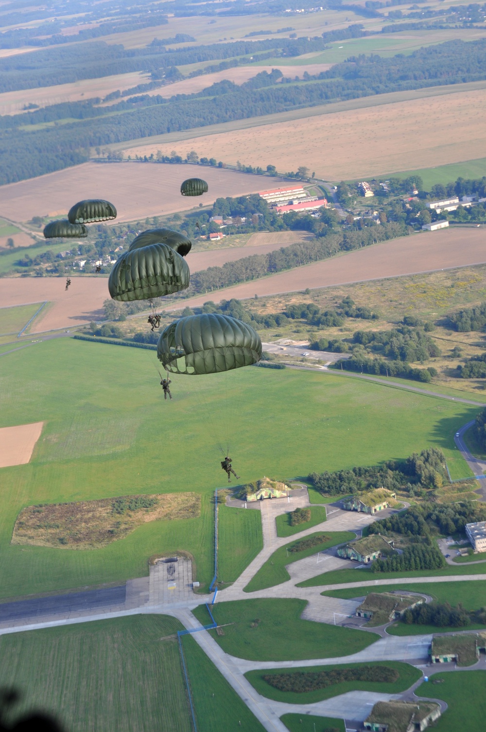 Croatian special forces jump into Jackal Stone 10 Exercise