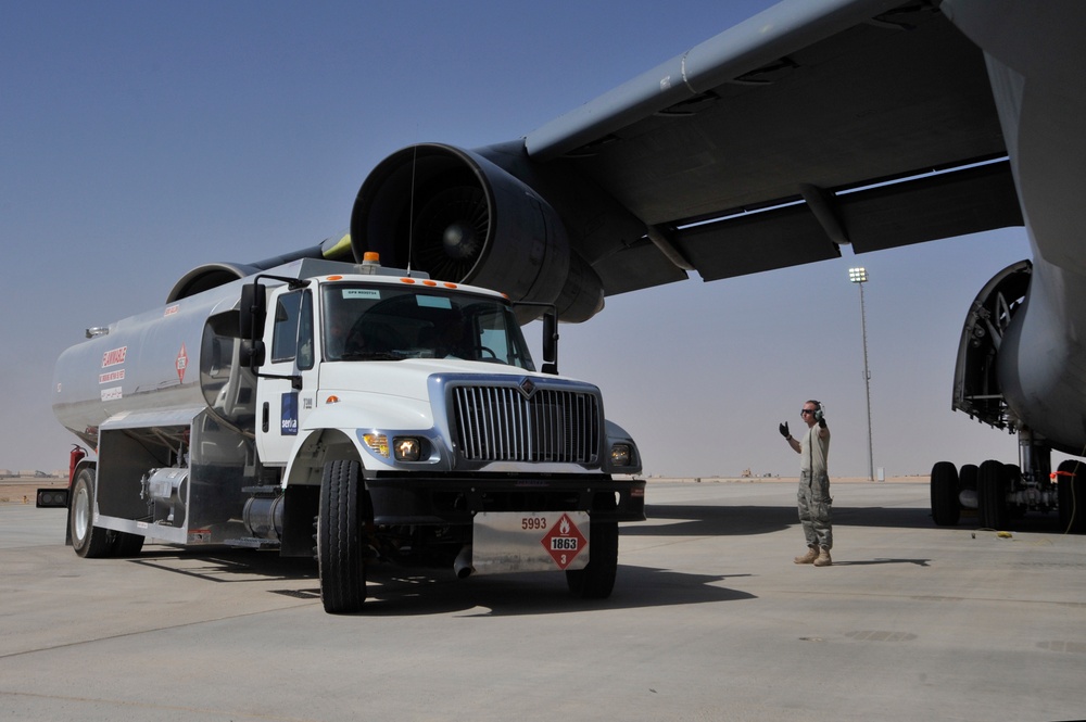 521st AMOG Keeps Galaxies Flying Through Iraq