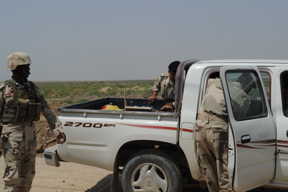 Iraqi Police/Iraqi Army joint checkpoints