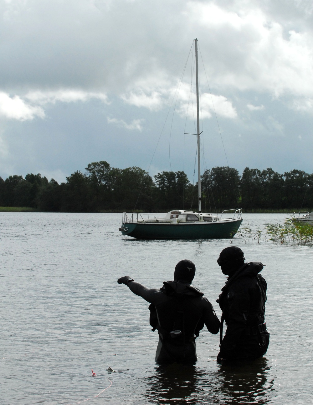 Lithuanian, Polish Naval Special Operation Forces Divers Perform Underwater Dive Training