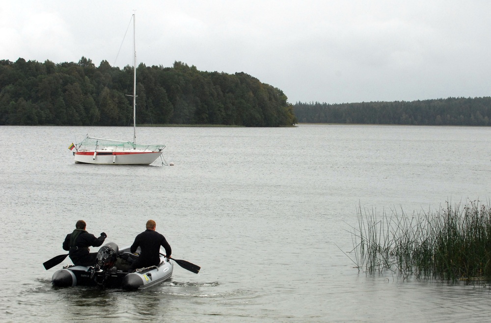 Lithuanian, Polish Naval Special Operation Forces Divers Perform Underwater Dive Training