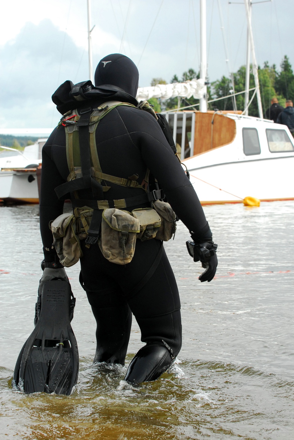 Lithuanian, Polish Naval Special Operation Forces Divers Perform Underwater Dive Training