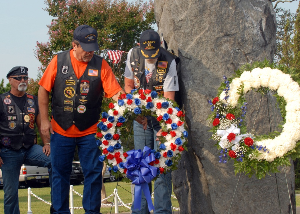 Sailors lay wreath