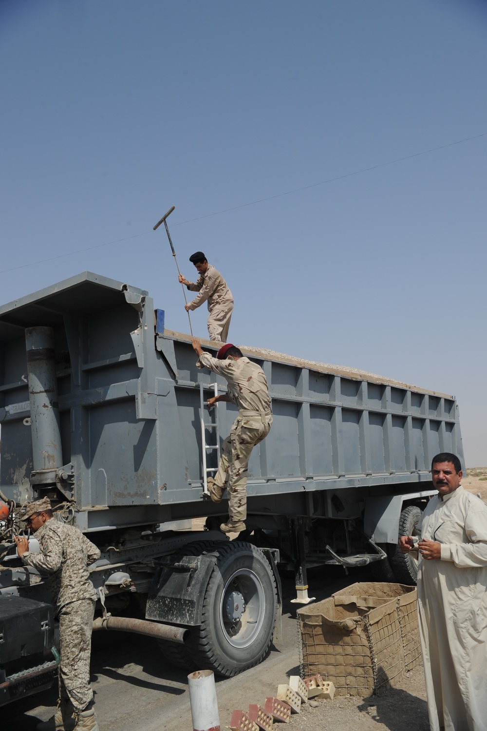 Iraqi Police/Iraqi Army joint checkpoints