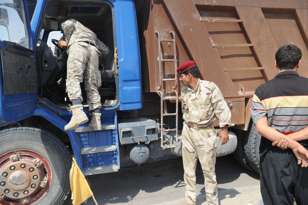 Iraqi Police/Iraqi Army joint checkpoints