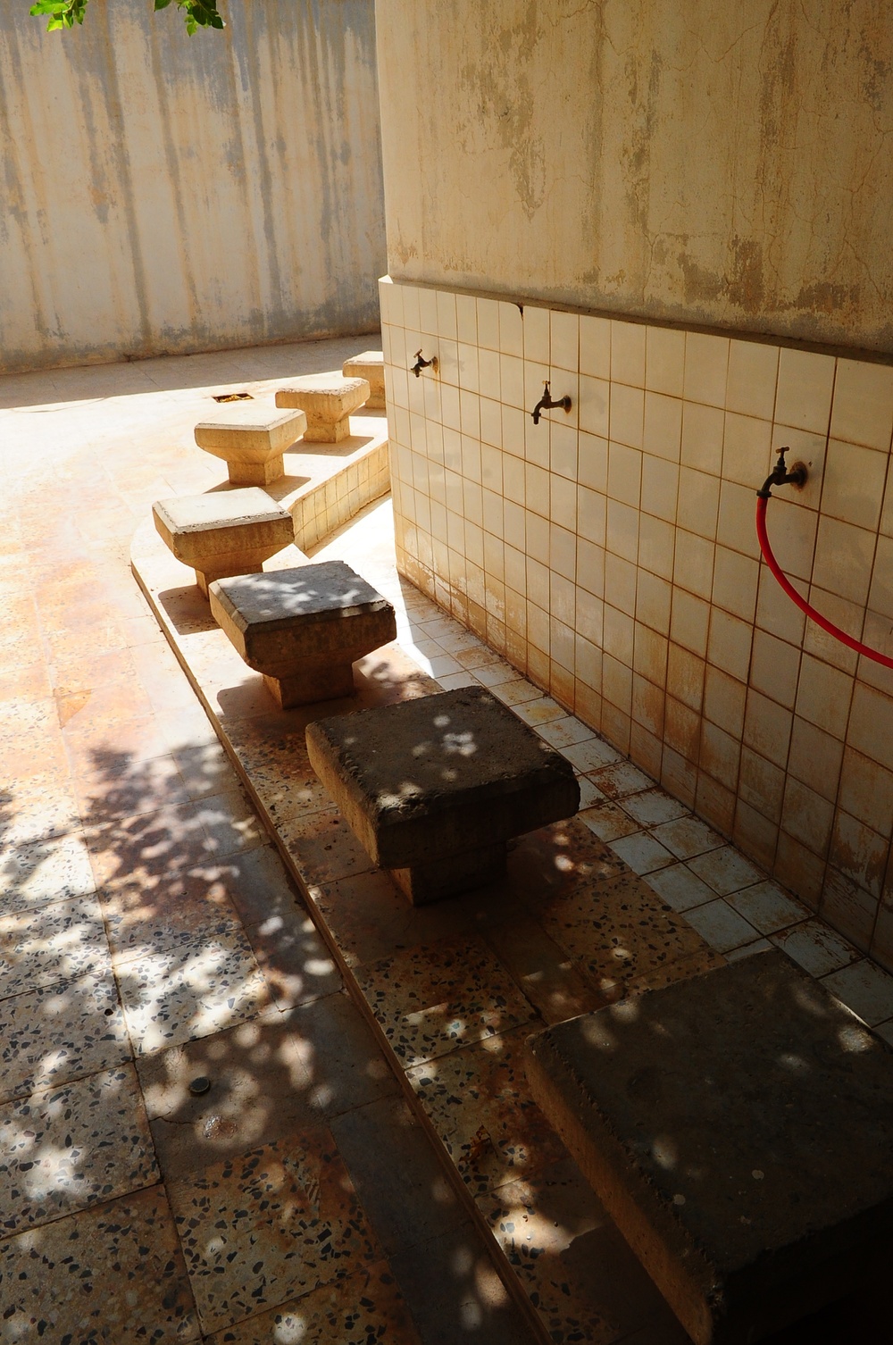 Soldiers tour local prison