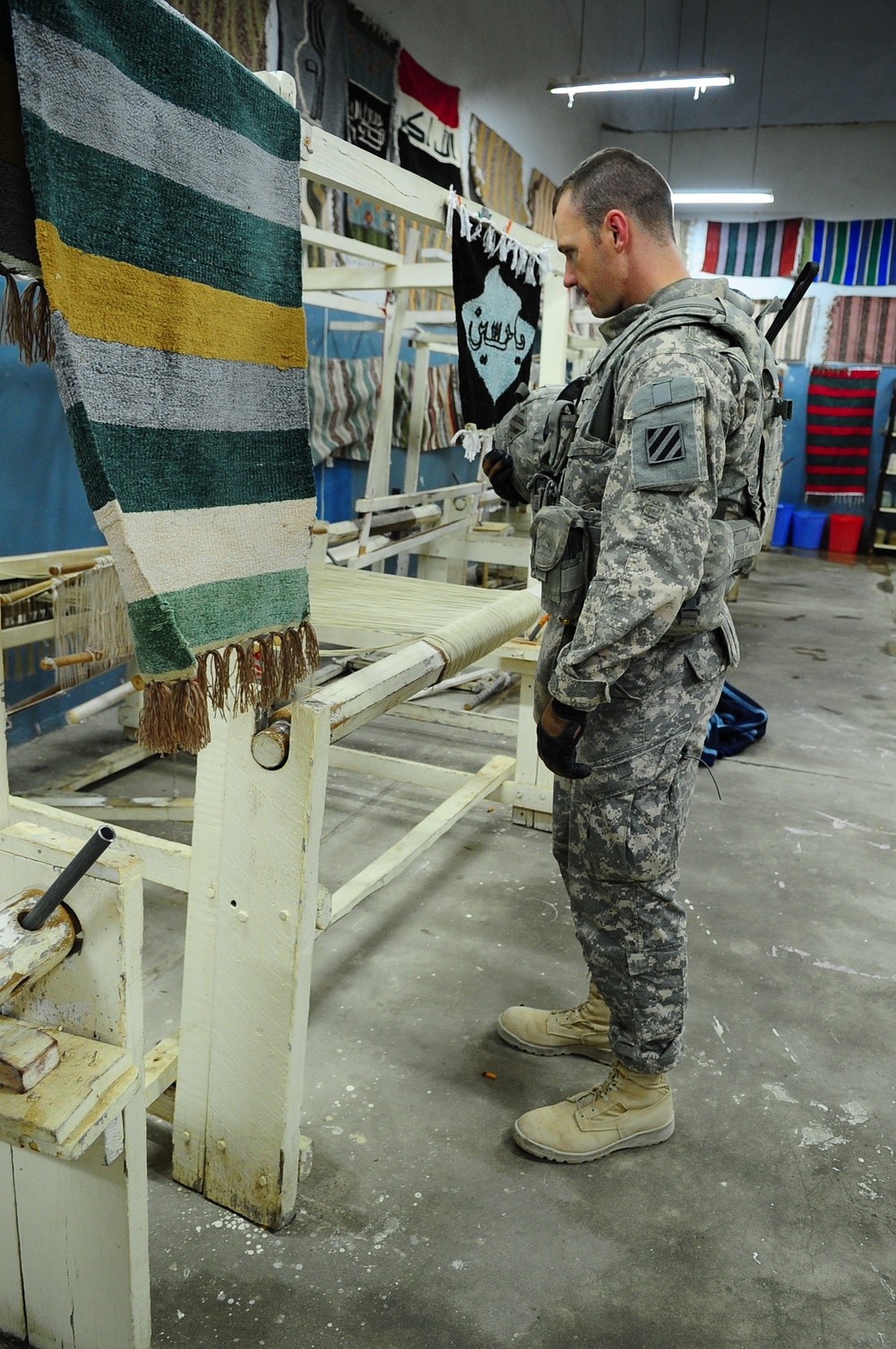Soldiers tour local prison