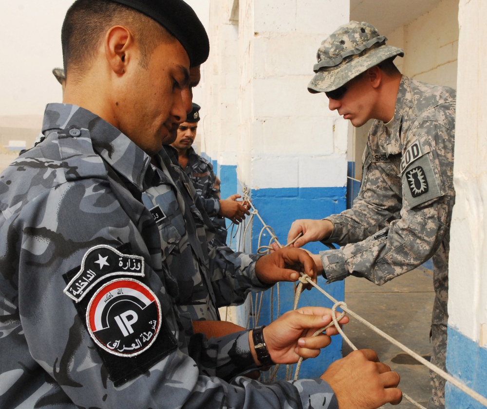 USD-C Soldiers teach Iraqi Police EOD fundamentals