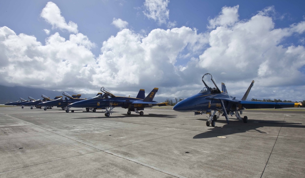 Blue Angels Arrive in Paradise