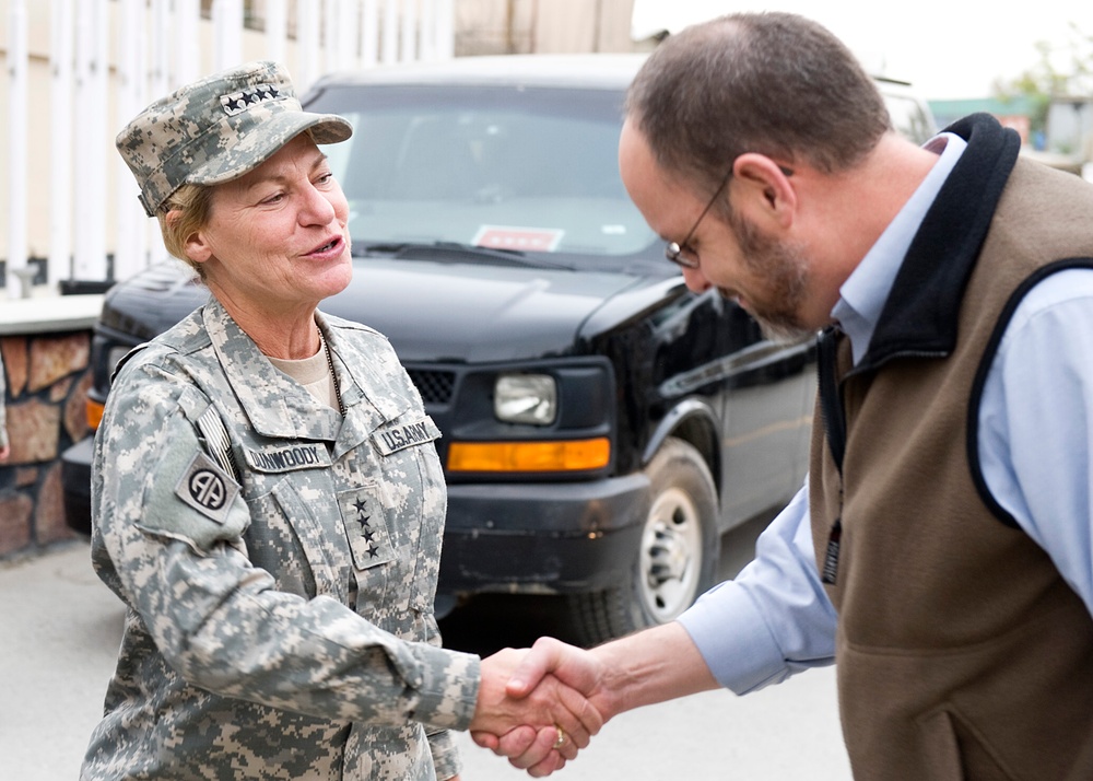 Gen. Dunwoody Visits Eggers