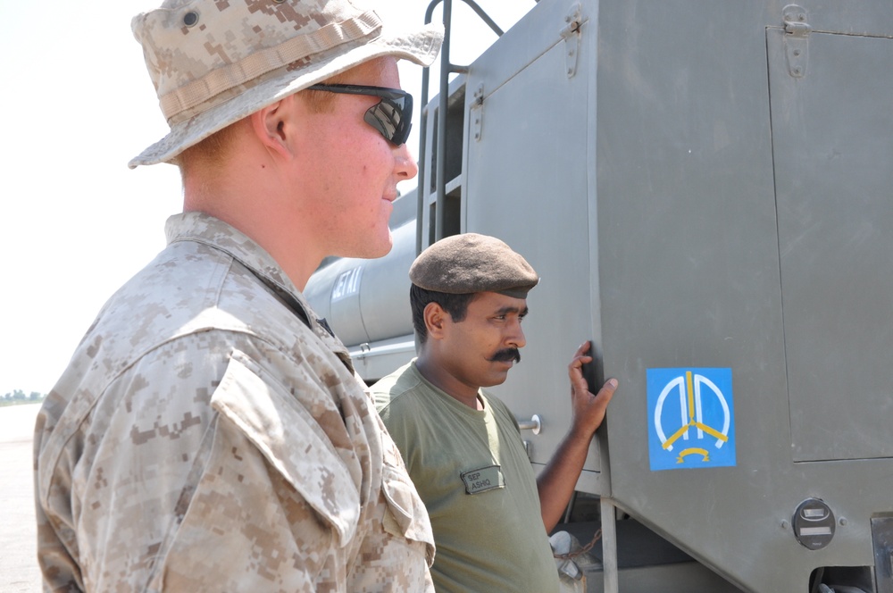 U.S. Marines, Pakistani Soldiers Build Friendships on the Flightline
