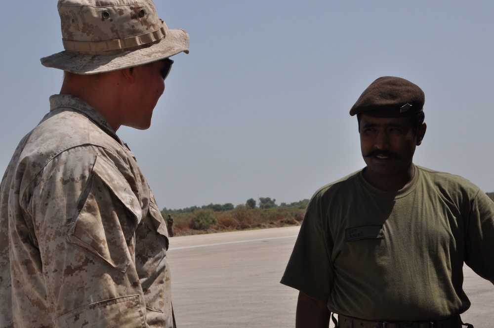 U.S. Marines, Pakistani Soldiers Build Friendships on the Flightline