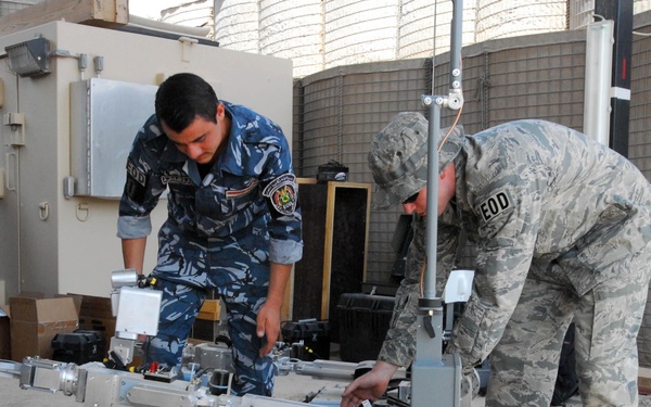 Air Force, Army EOD Train Iraqi CET to Operate New Equipment