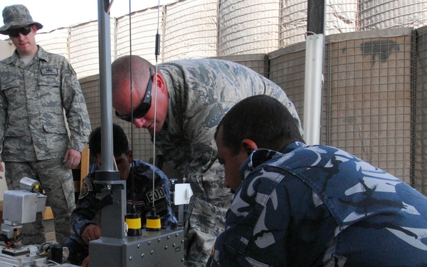 Air Force, Army EOD Train Iraqi CET to Operate New Equipment