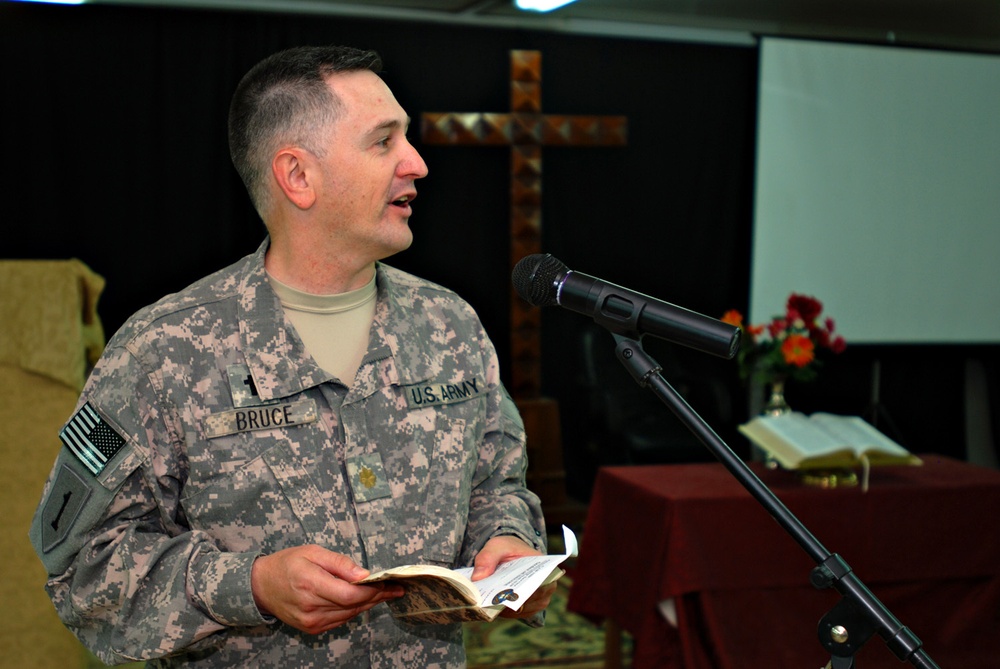 Army Chaplain Oversees Services in Iraq