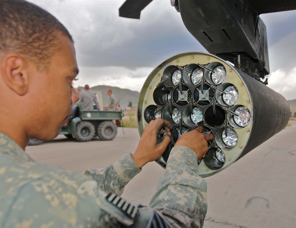 TF Viper Mechanics Keep Helicopters Flying