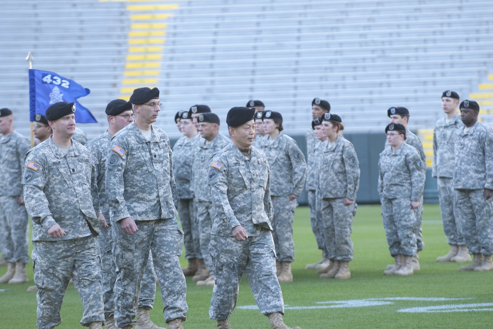 Lambeau Field Hosts 432nd Civil Affairs Battalion Change of Command Ceremony