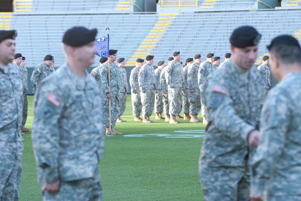 Lambeau Field Hosts 432nd Civil Affairs Battalion Change of Command Ceremony