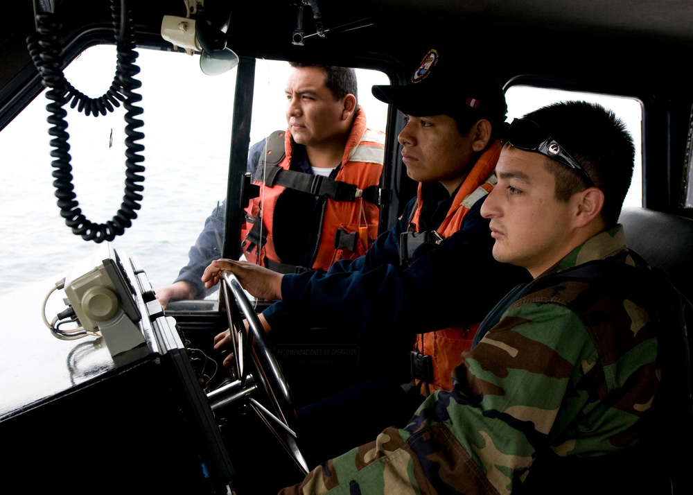 Peruvian Coast Guardsmen Learn Small Boat Patrol Operations