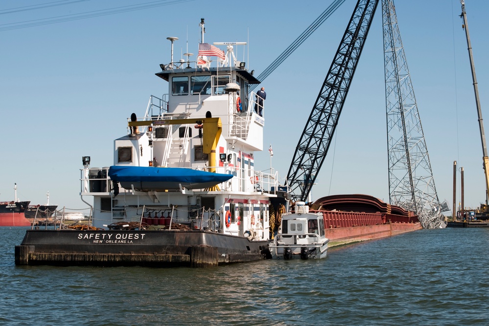 Cargo-crane to Stablize Damaged Power Line in Houston Ship Channel