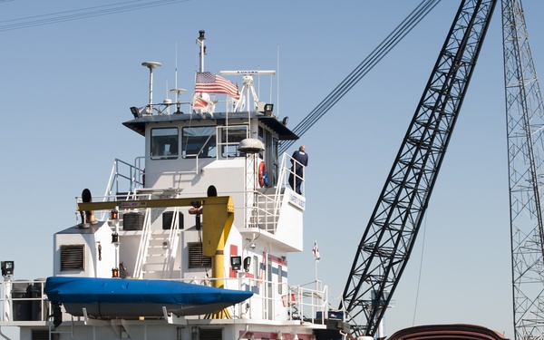 Cargo-crane to Stablize Damaged Power Line in Houston Ship Channel